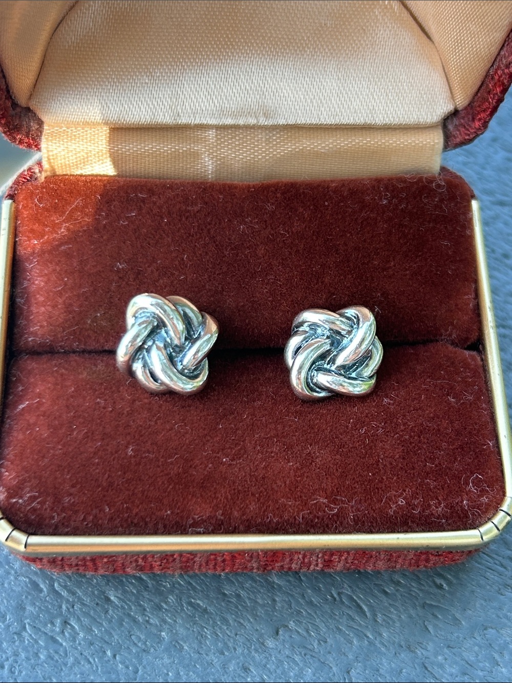 James Avery Silver Knot EARRINGS -RETIRED - Picture 2 of 4
